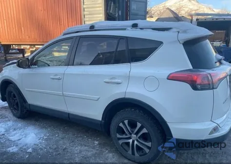 2016 Toyota Rav4 Le z USA, uszkodzony, nr VIN JTMBFREV1GD193570